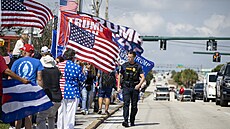 Na Donalda Trumpa �ekali po p�íletu do New Yorku jeho podporovatelé. (3. dubna...