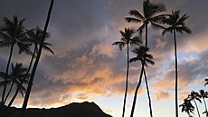 Východ Slunce u vyhaslé sopky Diamond Head na Havaji (16. ledna 2018)
