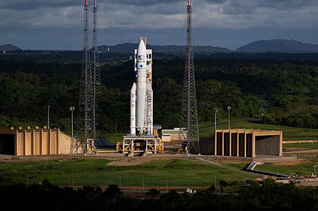 Raketa Ariane 5 s kosmickou lodí Juice (Jupiter Icy Moons Explorer) na...