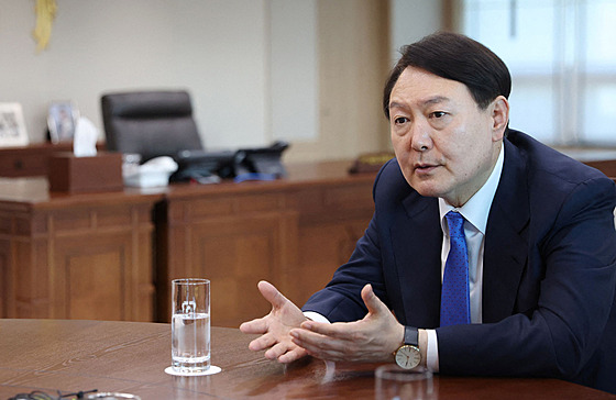 Jihokorejský prezident Jun Sok-jol v rozhovoru pro agenturu Reuters (19. dubna...