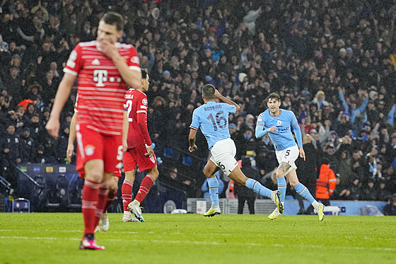 Rodrigo z Manchesteru City slaví gól proti Bayernu.