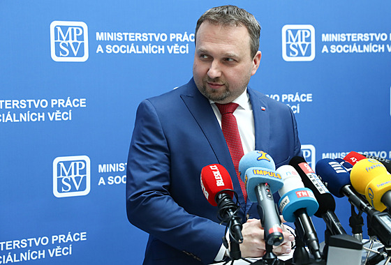 Ministr práce a sociálních vcí Marian Jureka (KDU-SL) na tiskové konferenci....