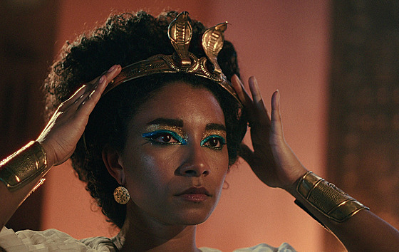 Hereka Adele James jako Kleopatra (2023)