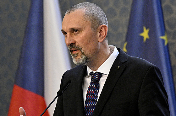 Ministr pro legislativu Michal �alomoun na tiskové konferenci (13. dubna 2023)