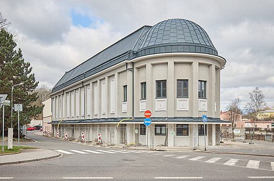 V Trutnov pokrauje rekonstrukce kina Vesmír. (duben 2023)