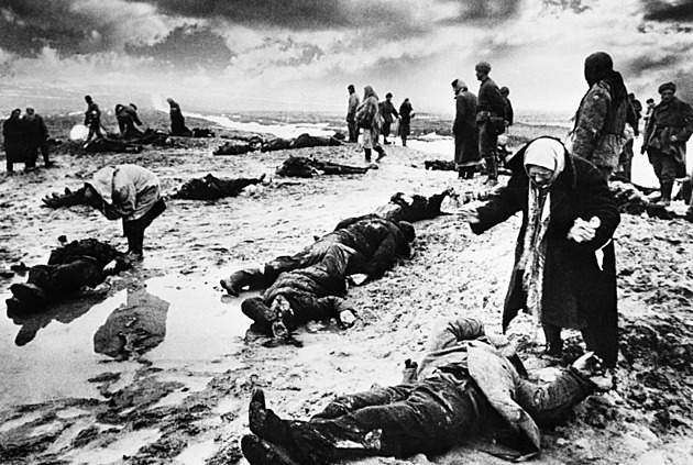 Krajina posetá mrtvolami. Hrůzná fotka z Krymu se vedení SSSR nehodila