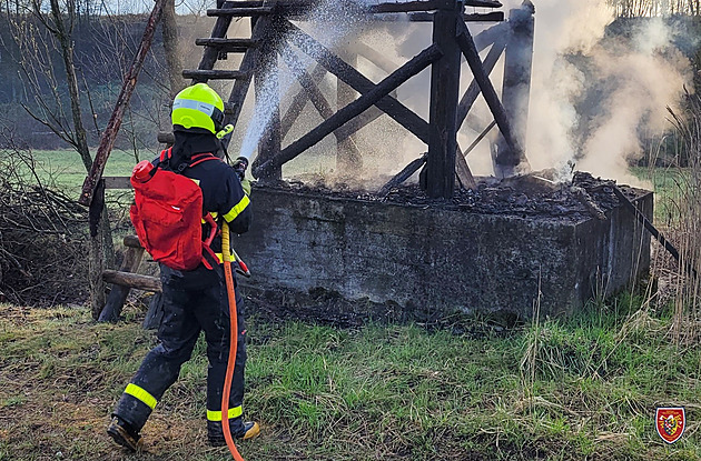 Na Karvinsku zřejmě někdo zapaluje posedy, během dvou hodin jich shořelo šest