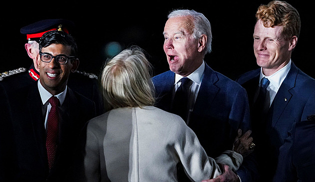 Biden je v Severním Irsku. Setká se s premiérem Sunakem, přednese projev