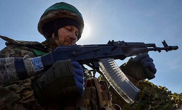 Ukrajina odrazila 70 ruských útoků, nejprudší boje jsou o Marjinku