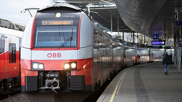 Vadné zařízení zastavilo vlaky na východě Rakouska, spoje nabraly zpoždění