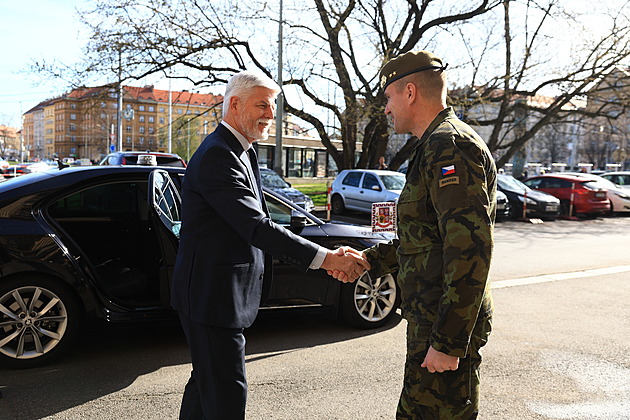 Pavel jednal s šéfem armády tři hodiny, schůzky s Řehkou budou každé tři měsíce