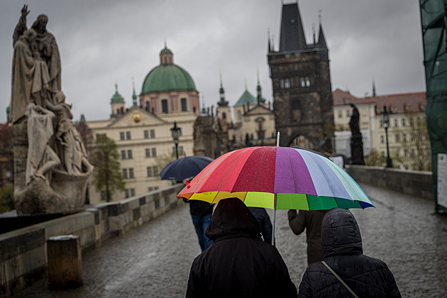 V Česku bude i nadále nadprůměrně teplé počasí, k němu se ale přidá déšť