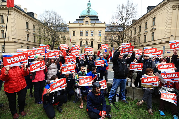 Politika lidi frustruje, na demonstracích si vyjadřují podporu, míní odborníci