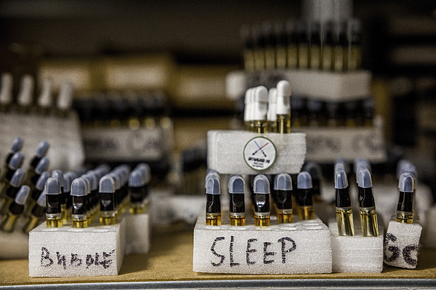 Prodejci řadí zpátečku. Automaty s HHC dostanou čtečky občanek, zmizí od škol