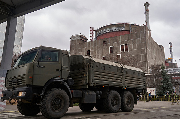 Rusové zřídili palebné pozice na jaderné elektrárně v Záporoží, čekají útok