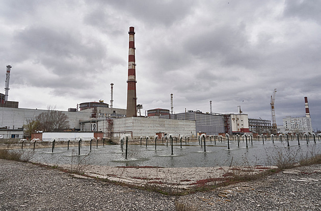 Rusové zřídili palebné pozice na jaderné elektrárně v Záporoží, čekají útok