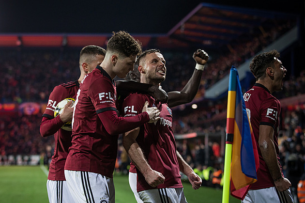 Po otřesu mozku zase udeřil hlavou. Slávista Ogbu, jeden z hrdinů derby