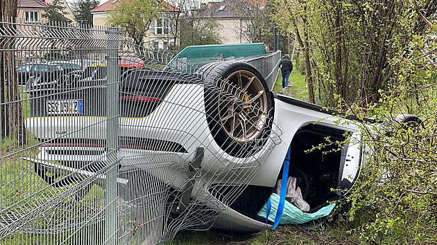 Autofotka týdne: Superporsche na střeše v plotě českých meteorologů