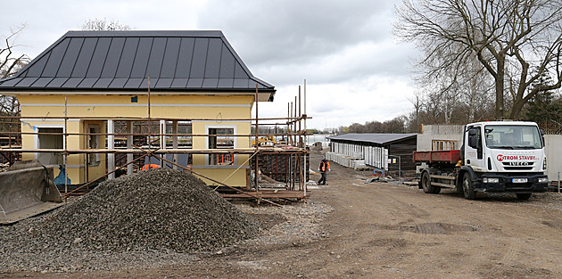 Úpravy u Kamencového jezera vrcholí a hledají se vrty pro doplnění unikátní vody