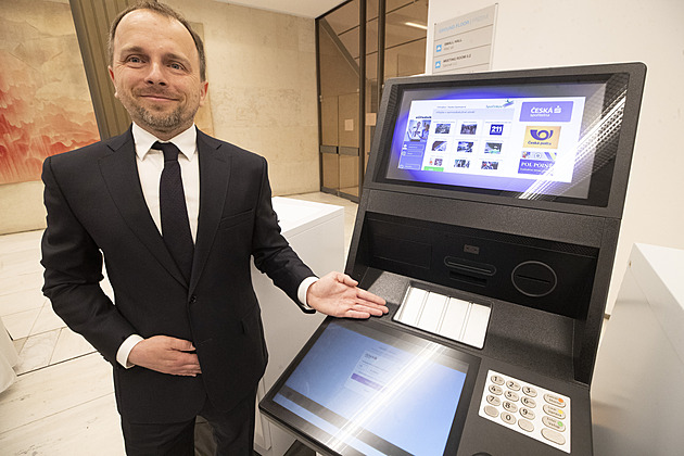 Úředníky nahradí „bankomat“ s umělou inteligencí. První spustili v Praze