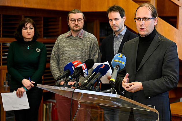 Pavel má třetího adepta na ústavního soudce, Senátu navrhne profesora Wintra