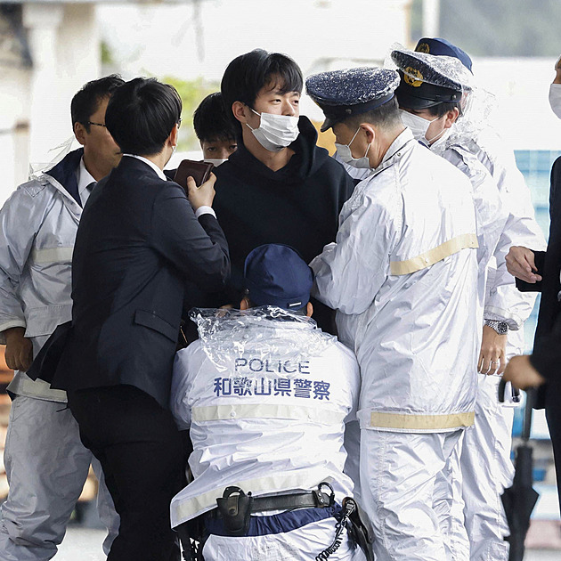 Na japonského premiéra Kišidu někdo zřejmě zaútočil bombou, není zraněn