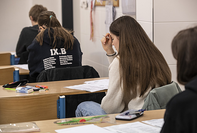 Na střední lze podat i desítky přihlášek. Rodiče v systému objevují další zmatky