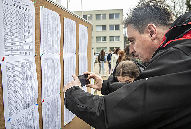 Škrty ve školství digitalizaci přijímaček nezabrzdí. Cermat prozradil detaily