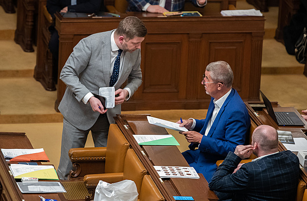 Poslanci bojují o návrh, že politik nesmí být skutečným majitelem médií