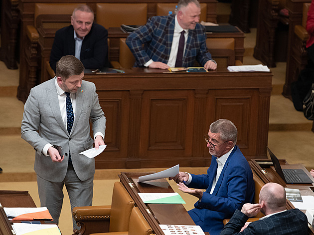 Jste servilní k Bruselu, vyčítá vládě Babiš. Kvůli migraci se sejdou poslanci