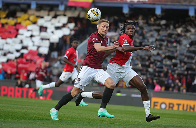 Sparta remizovala v derby se Slavií a zůstává v čele. S výhrami Olomouc i Slovácko