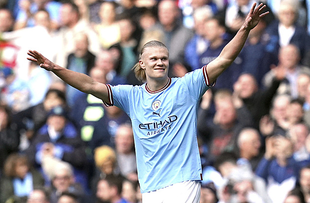 Newcastle dostal tři góly, padla také Chelsea. Haaland pomohl City dvěma trefami