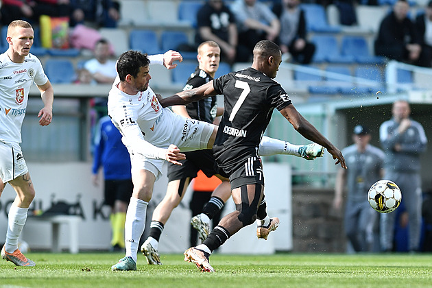 Hradec - Budějovice 2:1, rozhodly rychlé údery po půlhodině, hosté snížili až v závěru