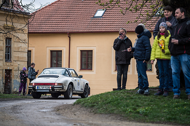 Porsche 911 slaví 60 let. S boxerem má přežít i konec spalovacích motorů