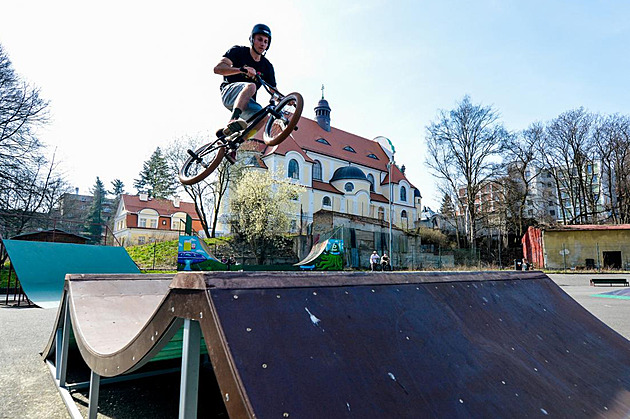 Skatepark v Liberci dostane překážky z betonu, stěny vyzdobí umělci se spreji