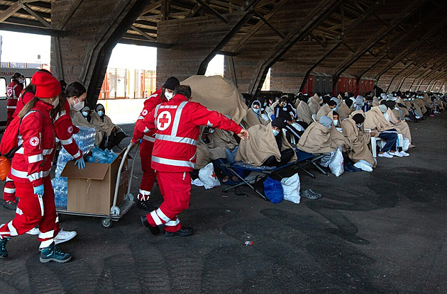 Itálie čelí rostoucí migraci. Vyhlásila nouzový stav, chce pomoc EU