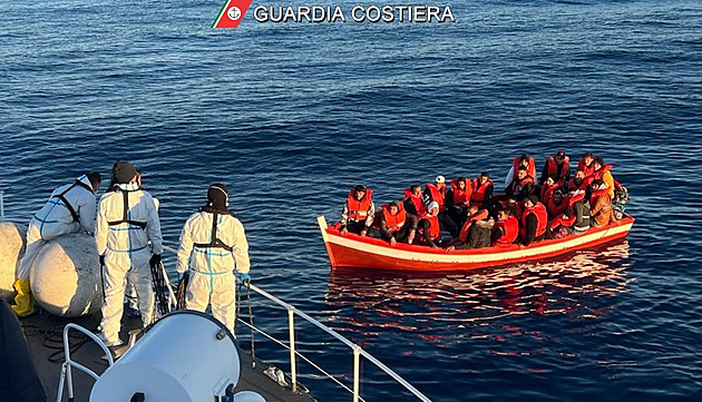 Počet migrantů mířících do Itálie stále roste, letos meziročně o 50 procent