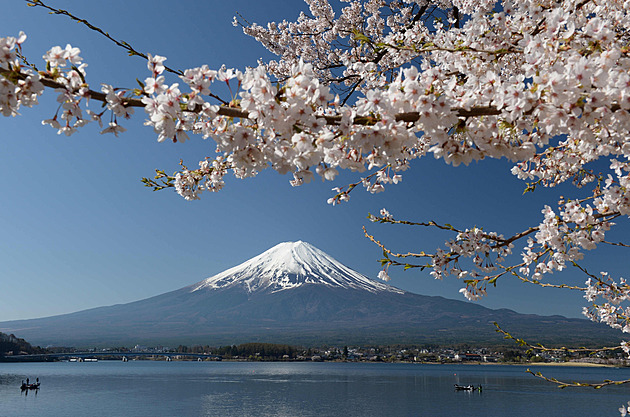 Kolik návštěvníků, tolik turistů. Japonsko zpoplatní výstup na horu Fudži