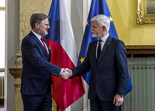 Sejdou se ministři obrany členských zemí NATO, Pavel „oslaví“ 100 dní v úřadu setkáním s Fialou