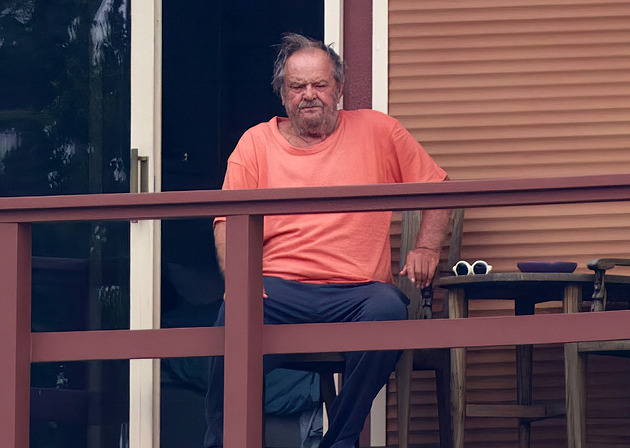 Rozcuchaný Jack Nicholson se po osmnácti měsících ukázal na veřejnosti