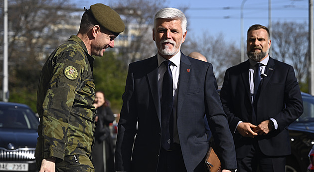 Pavel jedná s šéfem armády Řehkou, proberou její modernizaci i Ukrajinu
