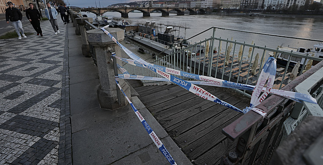 V Praze zůstávají zavřené náplavky a vrata Čertovky, velká voda omezila přívozy