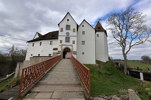 Hrad Seeberg láká na časy baroka, noční prohlídky i festival vína a šermíře
