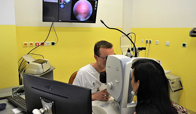 Diabetologové zachraňují zrak svých pacientů. Včasná diagnostika pomáhá