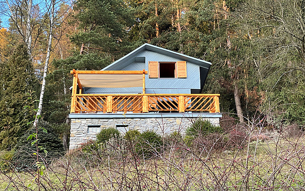 Chata ze sedmdesátých let pod rukama architektů zešedla včetně střechy