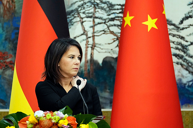 Scholz hledá spásu v Číně. Klanění se Pekingu však může přijít Německo draho