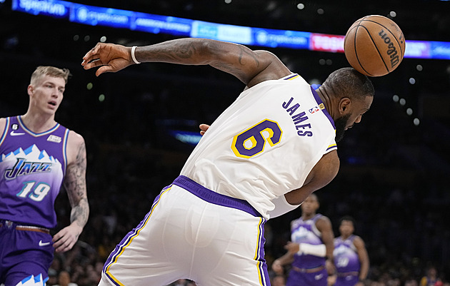 Golden State míří do play off, Lakers do předkola. Krejčí dostal 20 minut