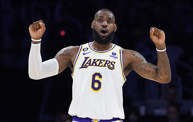 Golden State míří do play off, Lakers do předkola. Krejčí dostal 20 minut