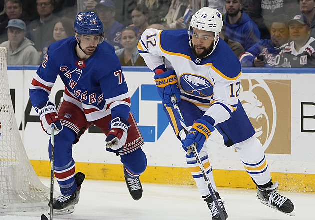 Bloumání, nádech a pád. Buffalo musí v NHL dál trpět bez play off