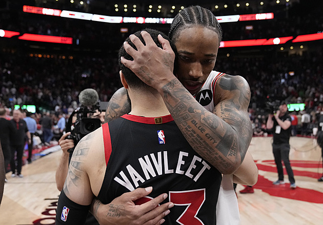 Chicago otočilo duel v Torontu a je krok od play off, pomohla i ječící dcerka